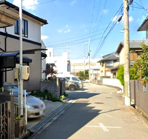 宝塚市安倉西4丁目の前面道路含む現地写真|前道は陽当たり・風通しが良い東向　幅員4.6ｍ
