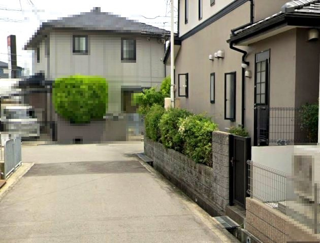 宝塚市安倉西4丁目の外観|キッチン横には、ゴミ置きや換気にも便利な出入り口があります
