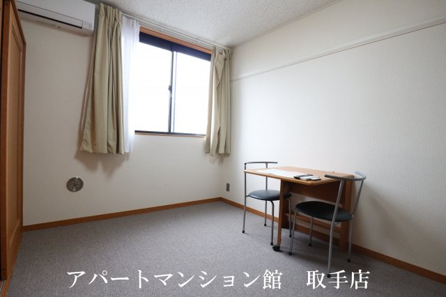 レオパレスルーチェの居間・リビング