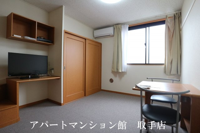 レオパレスルーチェの居間・リビング|画像3