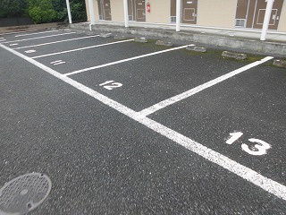 レオパレスサンハイムの駐車場