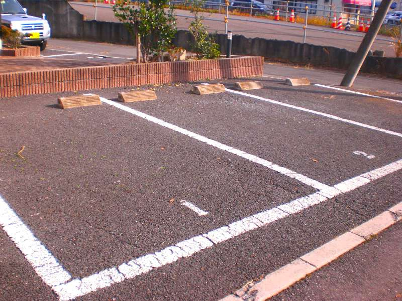 レオパレスふじしろの駐車場
