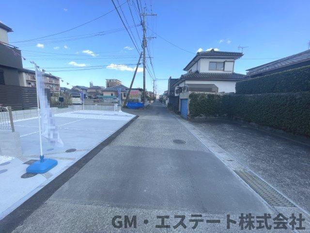 宮崎市大塚町小原田　新築住宅（D号棟）の前面道路含む現地写真