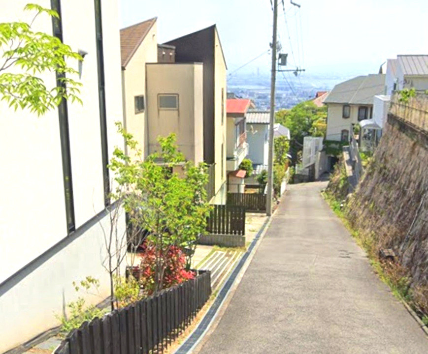 苦楽園四番町の前面道路含む現地写真