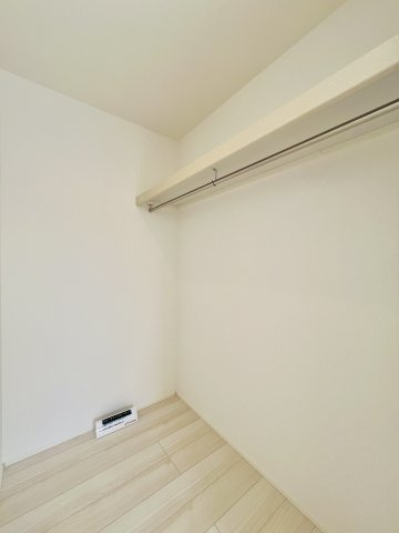 高崎市倉賀野町の収納|高さのある物もたっぷり収納可能なウォークインクローゼット♪