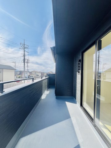 高崎市倉賀野町のバルコニー|日当たりも良好な横長バルコニー♪