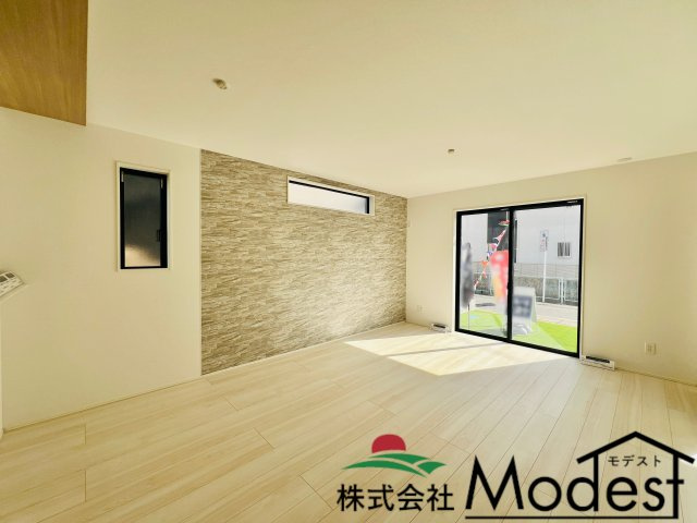 高崎市倉賀野町の居間・リビング|16帖の開放的なリビングは居心地の良い空間♪