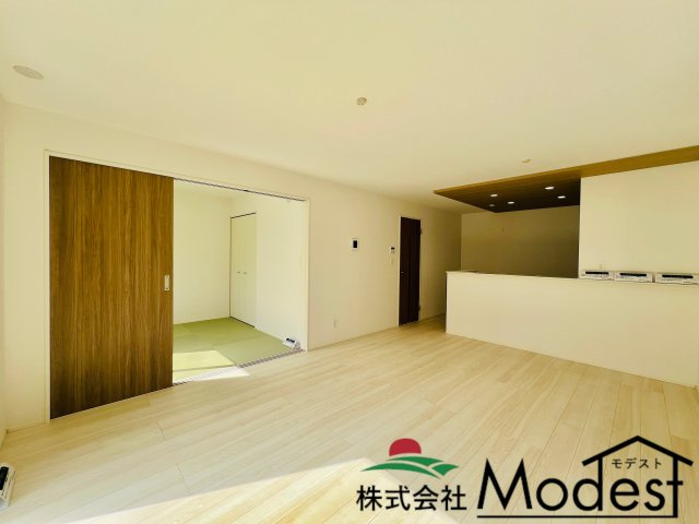 高崎市倉賀野町の居間・リビング|家具の配置も考えやすく、ご家族も自然と集まる空間に♪