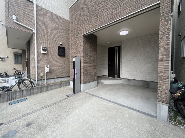 お店の集中豪雨。同じお店が近くに２店舗？？？降り出した雨は止まらない、な、【リノベ／鶴見区大東町中古戸建】の駐車場|駐車場の用意があります