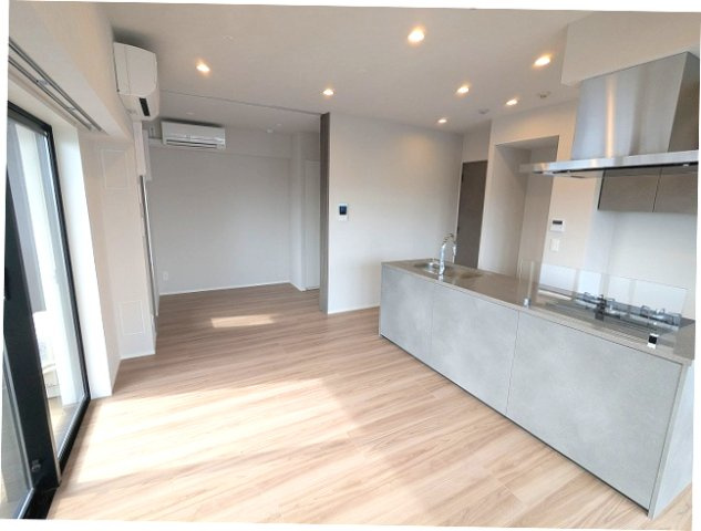 SEASON FLATS浅草六丁目の設備|南向き角部屋日当り眺望良好、カウンターアイランドキッチン、エアコン3台付、リビングにダウンライト