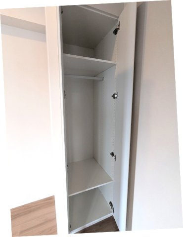 SEASON FLATS浅草六丁目の設備|リビング隣の3.4帖洋室のクローゼット