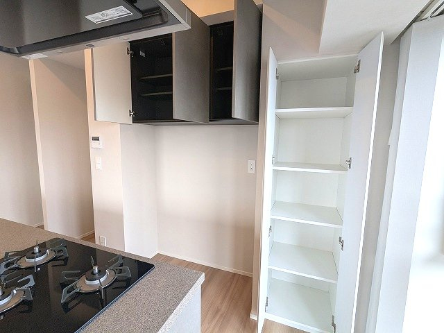 SEASON FLATS浅草六丁目の設備|キッチン棚です