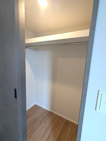 SEASON FLATS浅草六丁目の収納|ウォークインクローゼットです