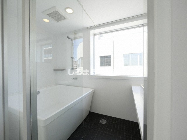 是空ＮＡＭＢＡ　ＮＩＳＨＩの浴室