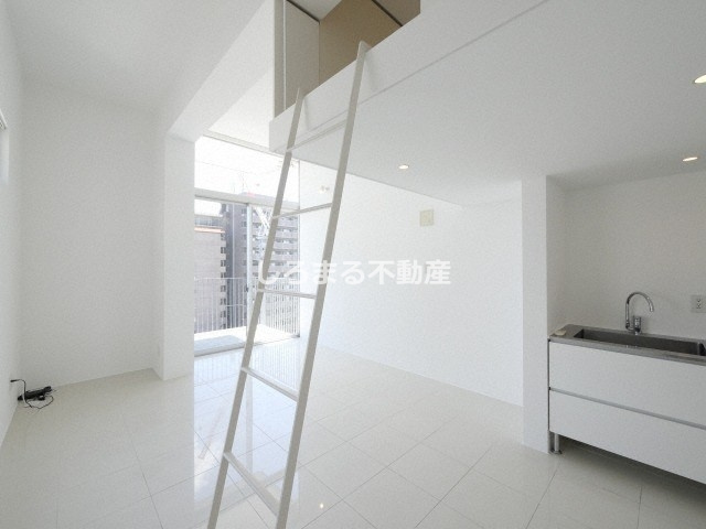 是空ＮＡＭＢＡ　ＮＩＳＨＩの居間・リビング