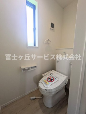 【トイレ】 | 浜松市浜名区引佐町井伊谷 2期 新築一戸建て 4号棟 | １F2F同タイプのトイレがあります