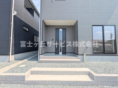 【エントランス】 | 浜松市浜名区引佐町井伊谷 2期 新築一戸建て 4号棟 | エントランスです