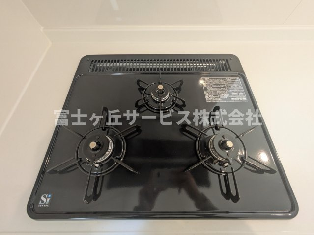【その他】 | 浜松市浜名区引佐町井伊谷 2期 新築一戸建て 4号棟 | 3口コンロがあります