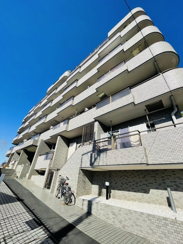 ロイヤルガーデンワコーレ上永谷の外観