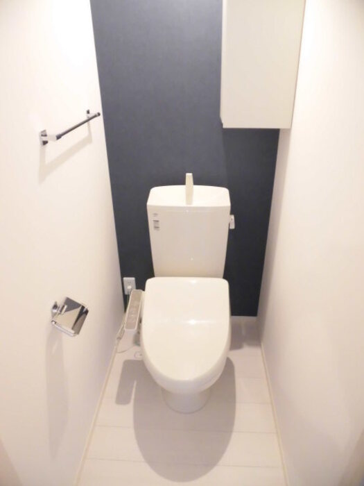 プロシア　A棟のトイレ|落ち着いた色調のトイレです