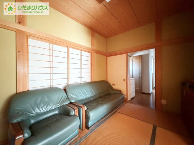 いわき市泉町滝尻町字南坪　中古戸建の和室|日本人の心を落ち着かせてくれる、爽やかな畳の香りが心地よい和室。家事の合間にちょっと一休みしたい時や、お子様の遊び場としてもご使用いただけます。