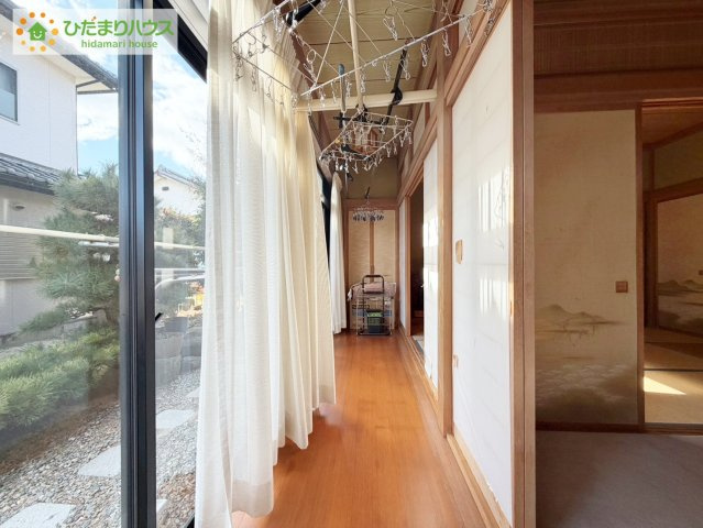 いわき市泉町滝尻町字南坪　中古戸建の玄関|使い勝手の良い大きなシューズボックス☆乱雑になりがちな玄関をスッキリ見せてくれます！