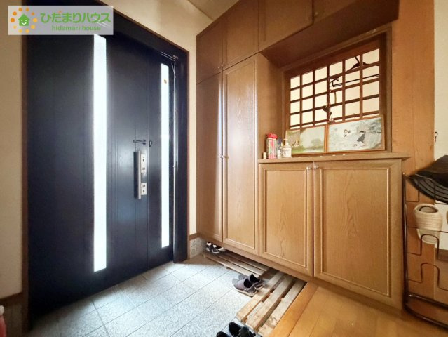 いわき市泉町滝尻町字南坪　中古戸建の独立洗面台|鏡自体も広いため、朝の忙しい時間帯にご家族と共有して洗面台を使えるのが魅力！