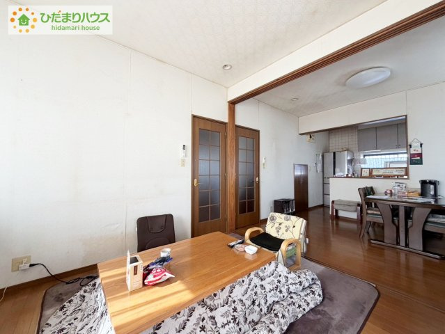 いわき市泉町滝尻町字南坪　中古戸建の居間・リビング|閑静な住宅地は夜間も静かで、窓を開けて寝ても快適に過ごしやすいのも大きな魅力！