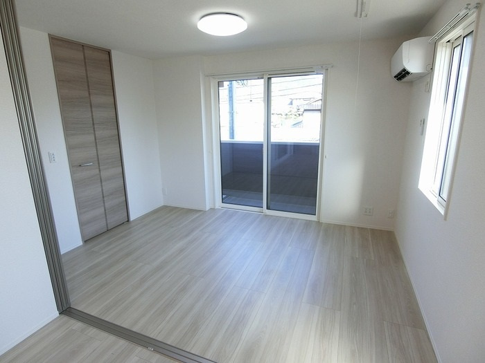 広島市安佐北区亀山１丁目のアパートの寝室