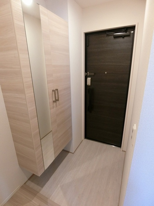 広島市安佐北区亀山１丁目のアパートの玄関