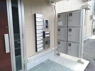 広島市安佐北区亀山１丁目のアパートのエントランス