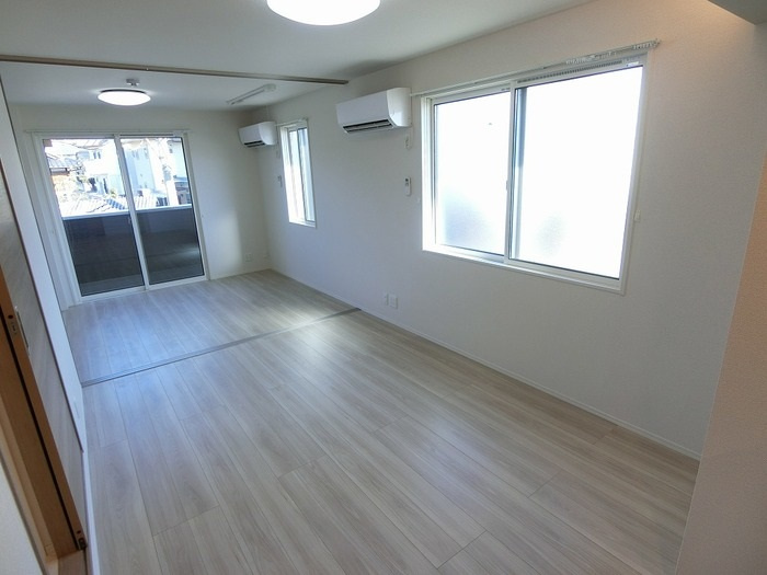 広島市安佐北区亀山１丁目のアパートの居間・リビング