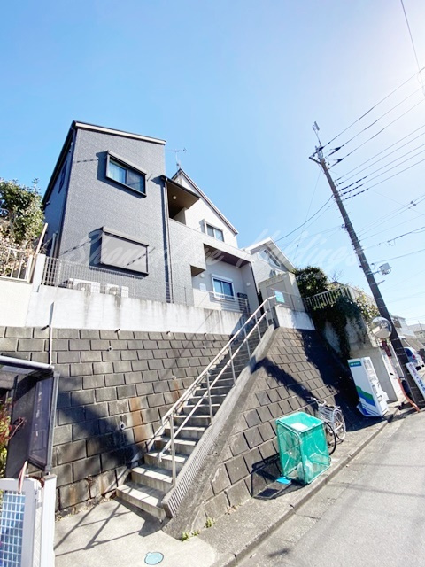 横浜市戸塚区上倉田町のアパートの外観