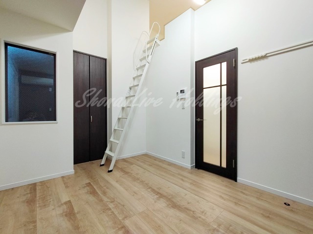 横浜市戸塚区上倉田町のアパートの居間・リビング