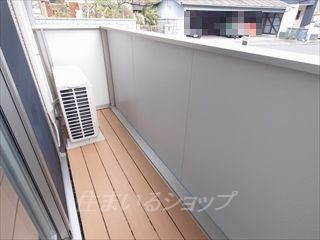 広島市安佐北区亀山１丁目のアパートのバルコニー