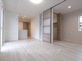 広島市安佐北区亀山１丁目のアパートの居間・リビング