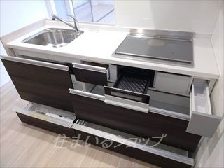 広島市安佐北区亀山１丁目のアパートのキッチン