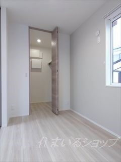 広島市安佐北区亀山１丁目のアパートの寝室