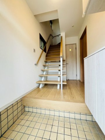城が山1丁目戸建の玄関