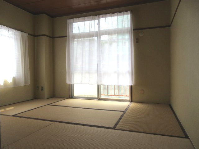 エクリート朝霧の和室