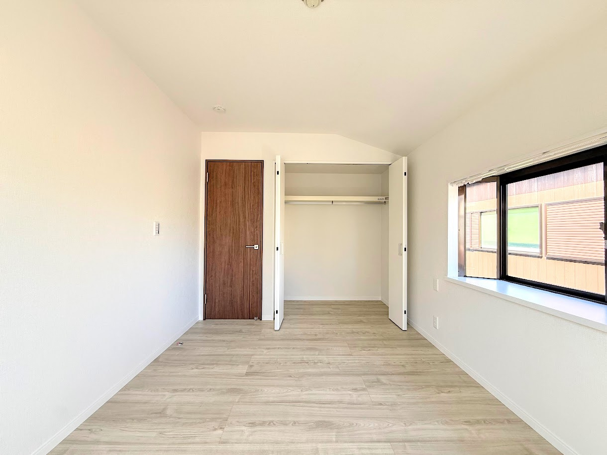 金沢区長浜1丁目　中古戸建て　の収納|◆暮らし心地を大きく左右する収納を、適材適所に配置し使い勝手を考慮しました。空間を余すところなく有効利用した収納は生活空間をより上質なものにしてくれるでしょう。

