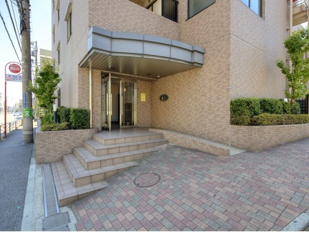 プライムコート磯子屏風ヶ浦のエントランス