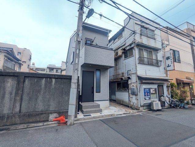 台東区西浅草１丁目の戸建の前面道路含む現地写真