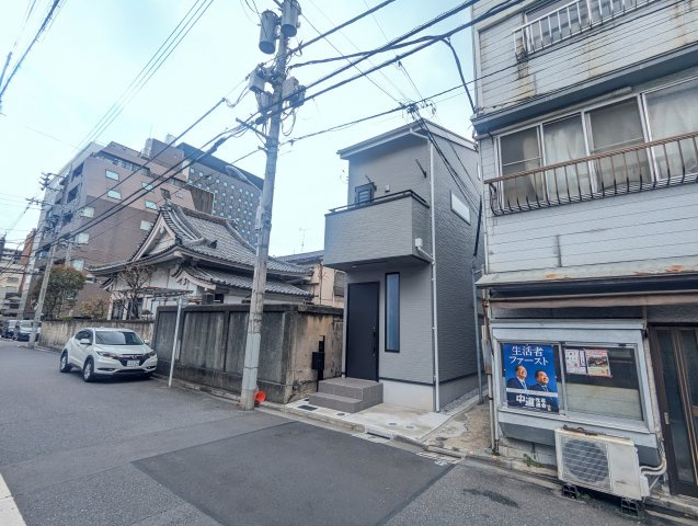 台東区西浅草１丁目の戸建の前面道路含む現地写真