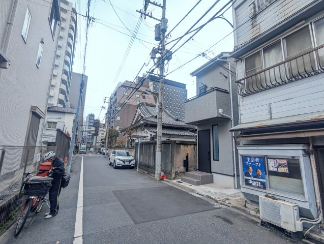 台東区西浅草１丁目の戸建の前面道路含む現地写真