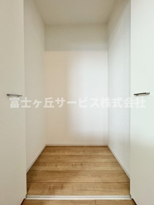 【収納】 | 静岡市駿河区西脇 3期 新築一戸建て | キッチンにあるパントリーです