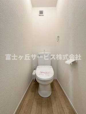 【トイレ】 | 静岡市駿河区西脇 3期 新築一戸建て | 1Fトイレです
2Fにも同タイプのトイレがあります