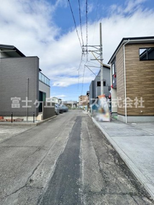 【前面道路含む現地写真】 | 静岡市駿河区西脇 3期 新築一戸建て | 前面道路含む現地写真です