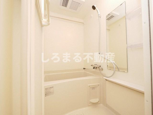 アドバンス大阪バレンシアの浴室