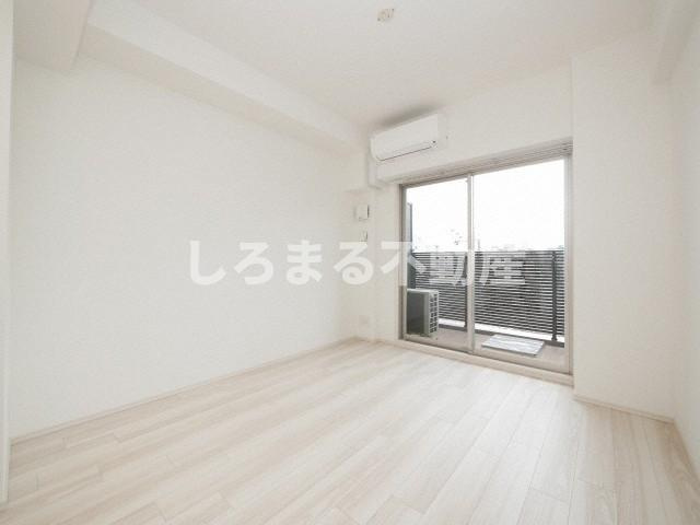 アドバンス大阪バレンシアの居間・リビング